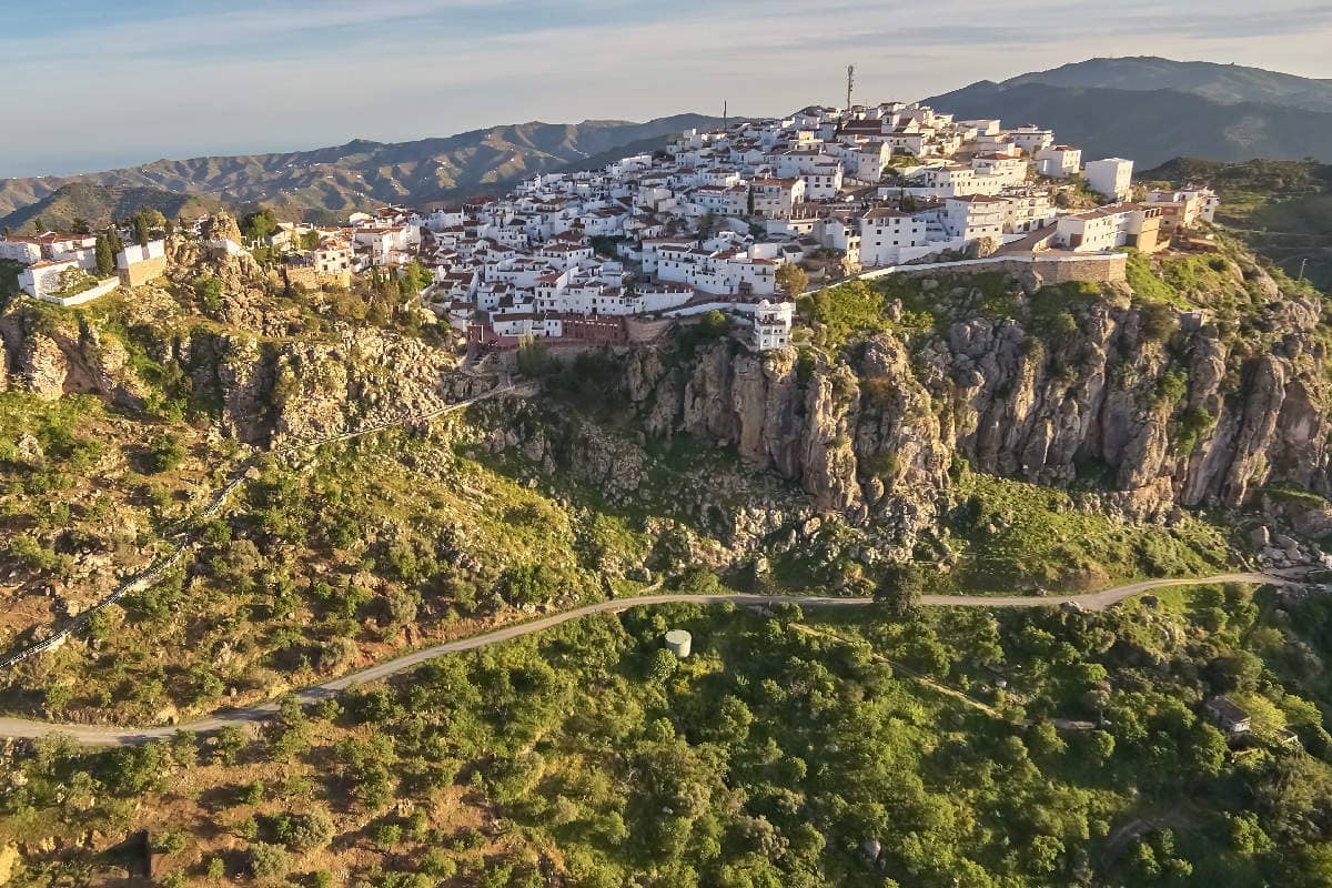 Het witte bergdorp Comares in Andalusië, Spanje.