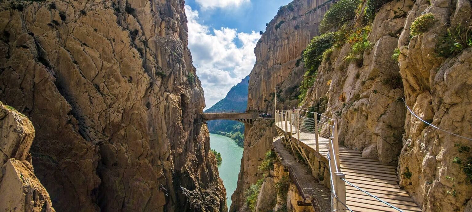 El Caminito Del Rey brug in de El Chorro-kloof in Andalusië